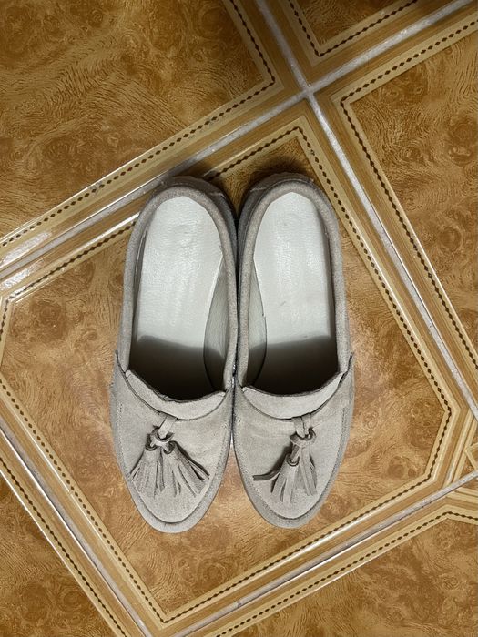 Замшеві бежеві лофери