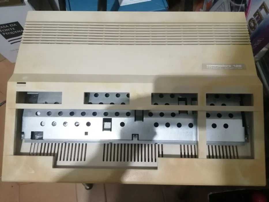 Commodore 128 – Peças originais e em bom estado