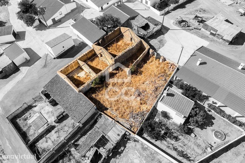 Moradia T2 para Recuperação Total c/ Projeto Aprovado | Mértola, Beja