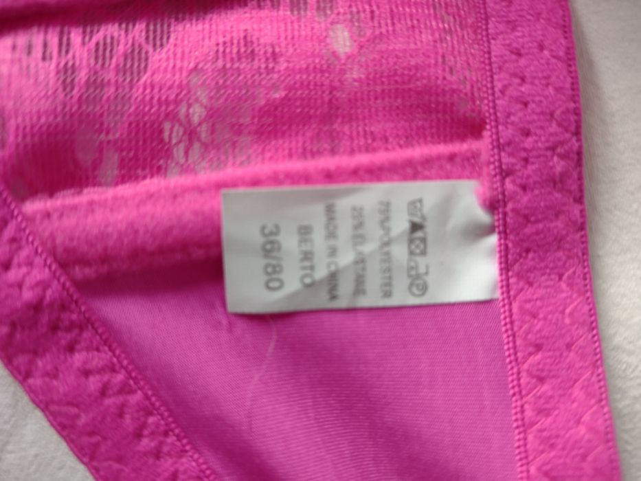 Nowy różowy biustonosz