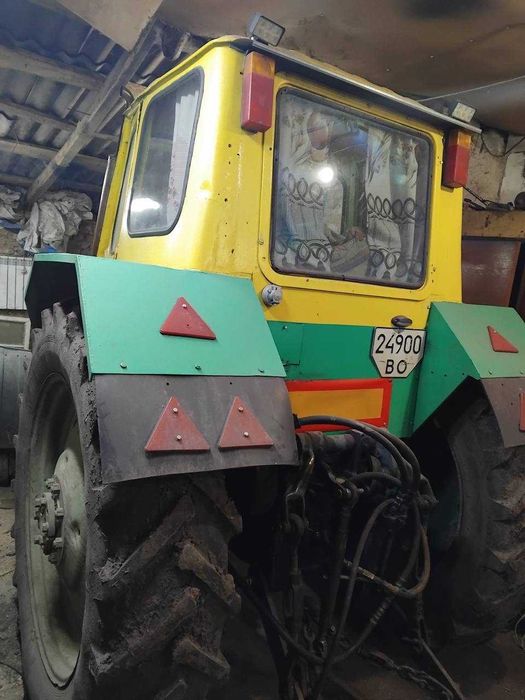 Трактор ЮМЗ в хорошому стані