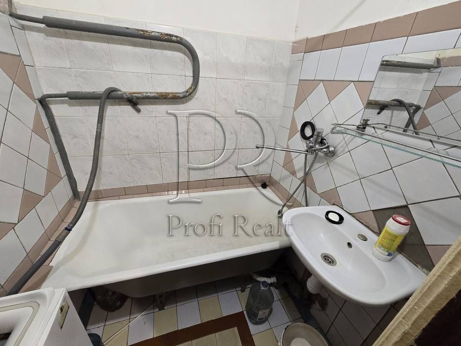 Продаж 1 кімн. квартири біля метро вулиця Юрія Глушка 9А