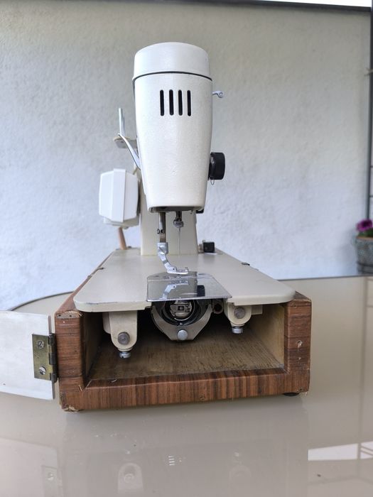 Maszyna do szycia Łucznik Predom 466