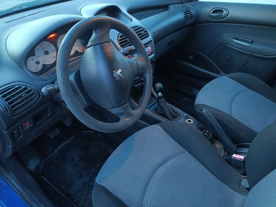 Автомобіль пежо206