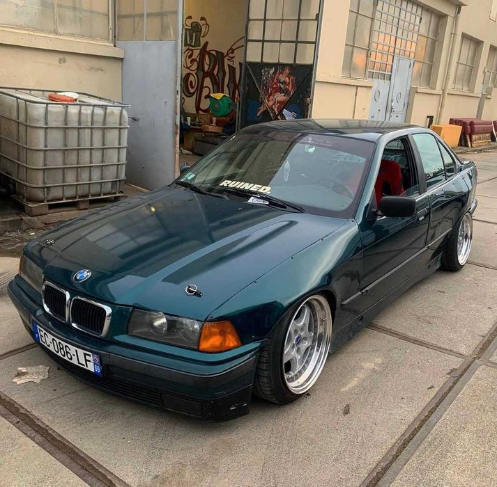 Felony BMW 3 E36 SEDAN 6 elementów Wycięcia na Klamki podkład
