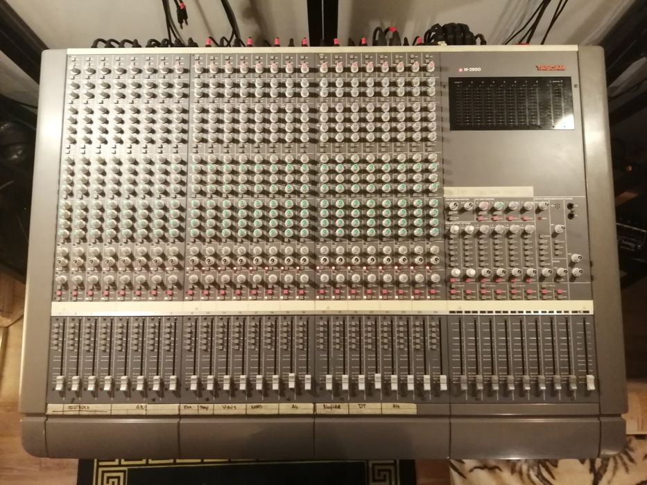 "Tascam M - 2600" mikser  studyjny
