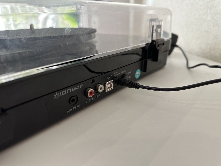 Новий програвач Ion Max LP