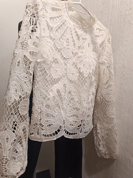 Біла блузка святкова