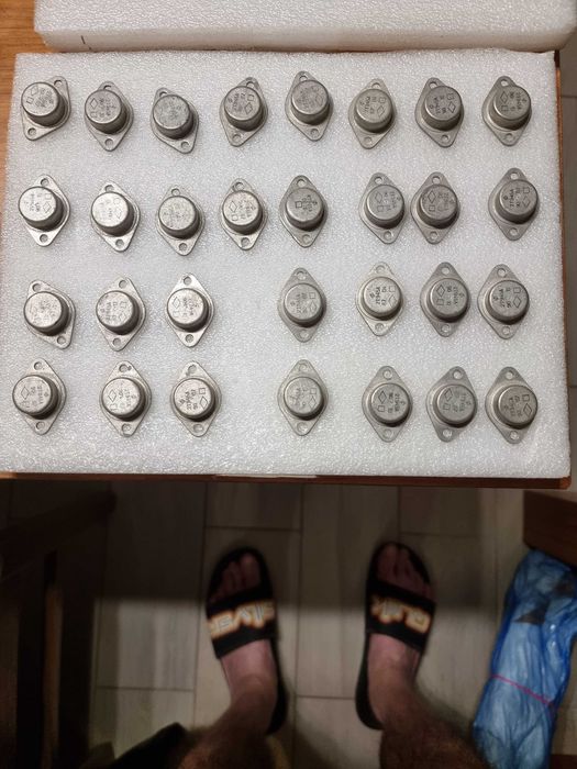 Продам транзистор 2Т945А