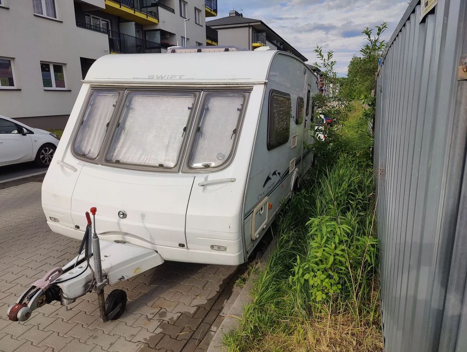 SWIFT Challenger LSE 490  Battery 300Ah LiFePO4. Solar inverter 220V 1kW. Water tank 85L. Alarm.