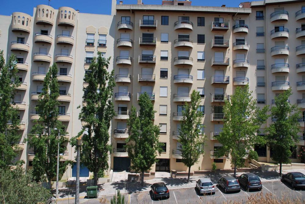 ** Quarto com cama de casal a 500m do Polo 2 ISEC Coimbra Shopping **