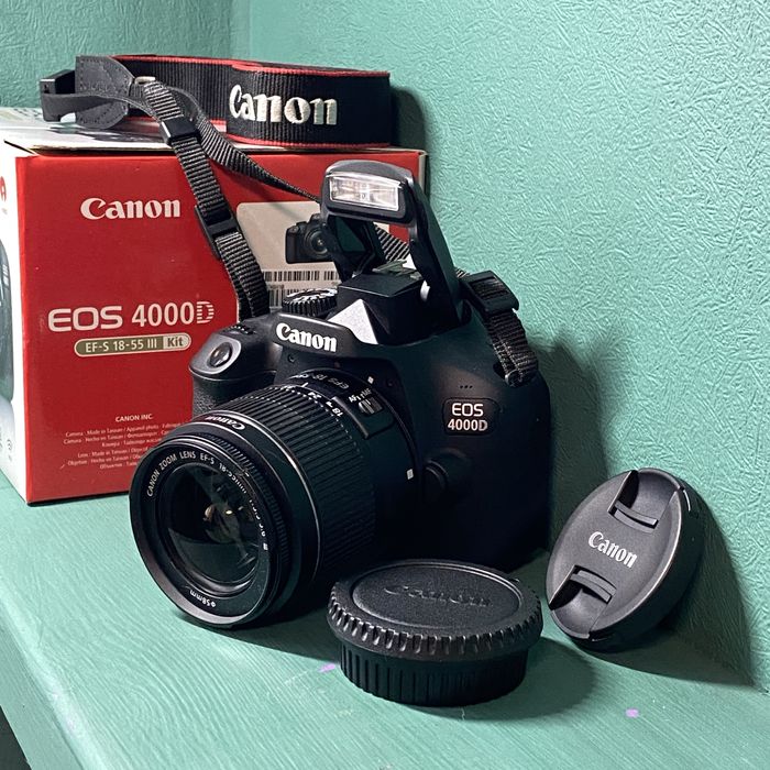 Продаю Canon 4000D з обʼєктивом  18-55 DC III