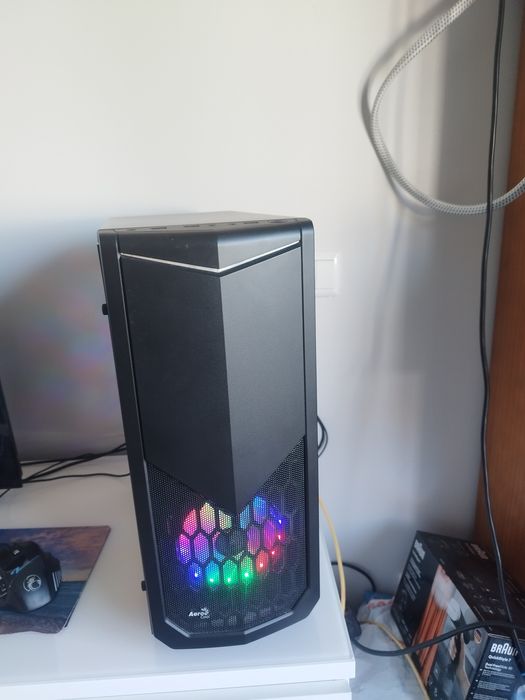 PC Completo — Monitor e Teclado Incluídos, Pronto a Usar