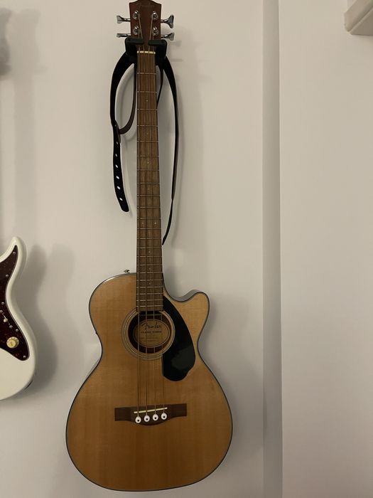 Baixo Fender eletroacústico