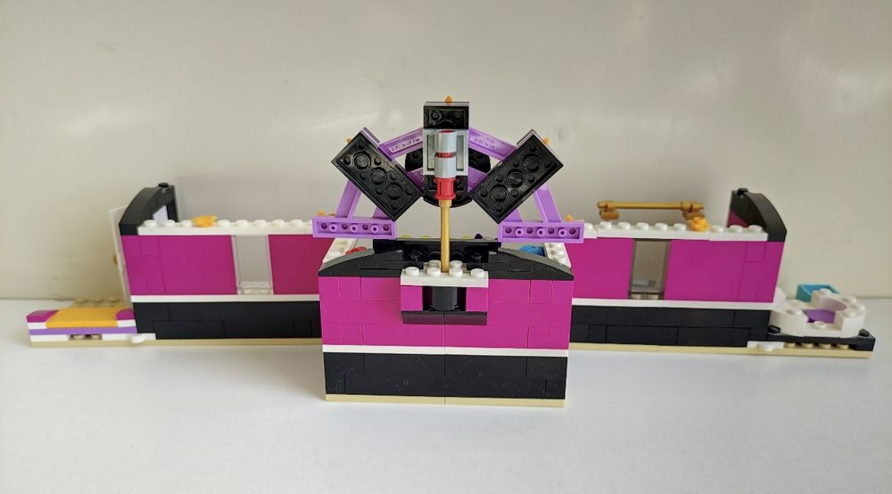 Lego Friends 41104 Поп-звезда. Примерочная + 41106 Автобусное турне