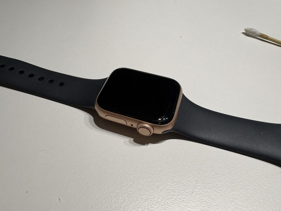 Золоті Apple Watch SE 2 40mm Gold Rose Cellular eSIM