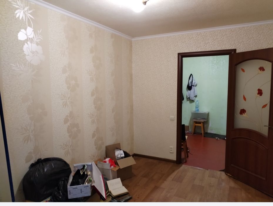 Продам 2 кімнати в трикімнатній. Терміново!