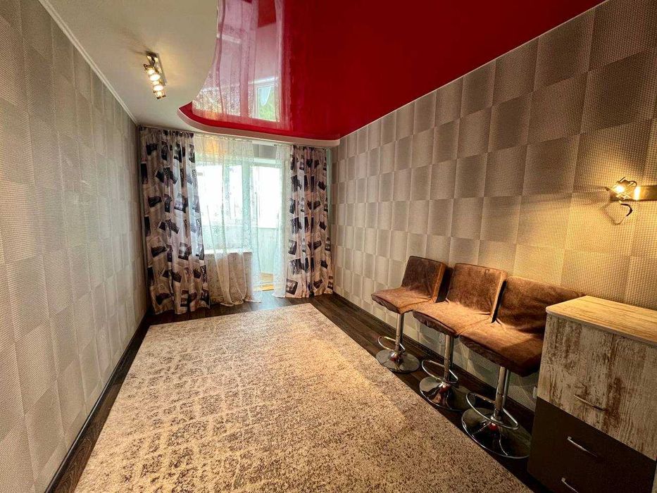 Продається 4-кімнатна квартира в Осипенківському р-ні + 2 паркомісця