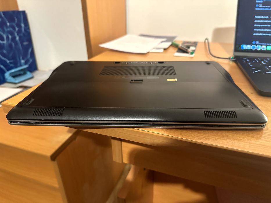 Dell Latitude E7240 intel i7 RAM 8 GB SSD Samsung  500GB windows 10
