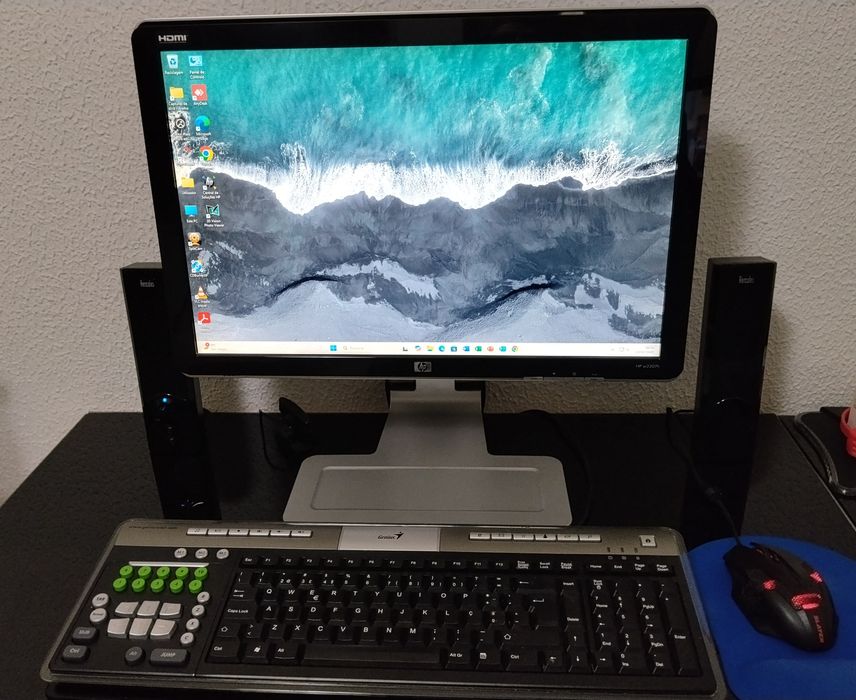 Computador Secretária em pleno funcionamento