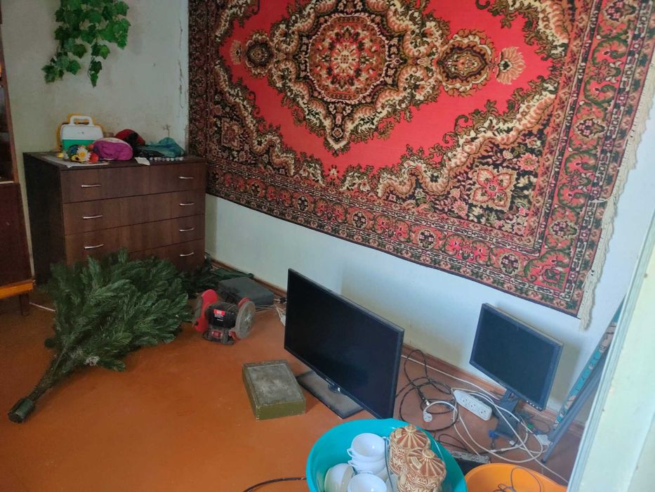 Продам частину будинка в районі зупинки Расвєт