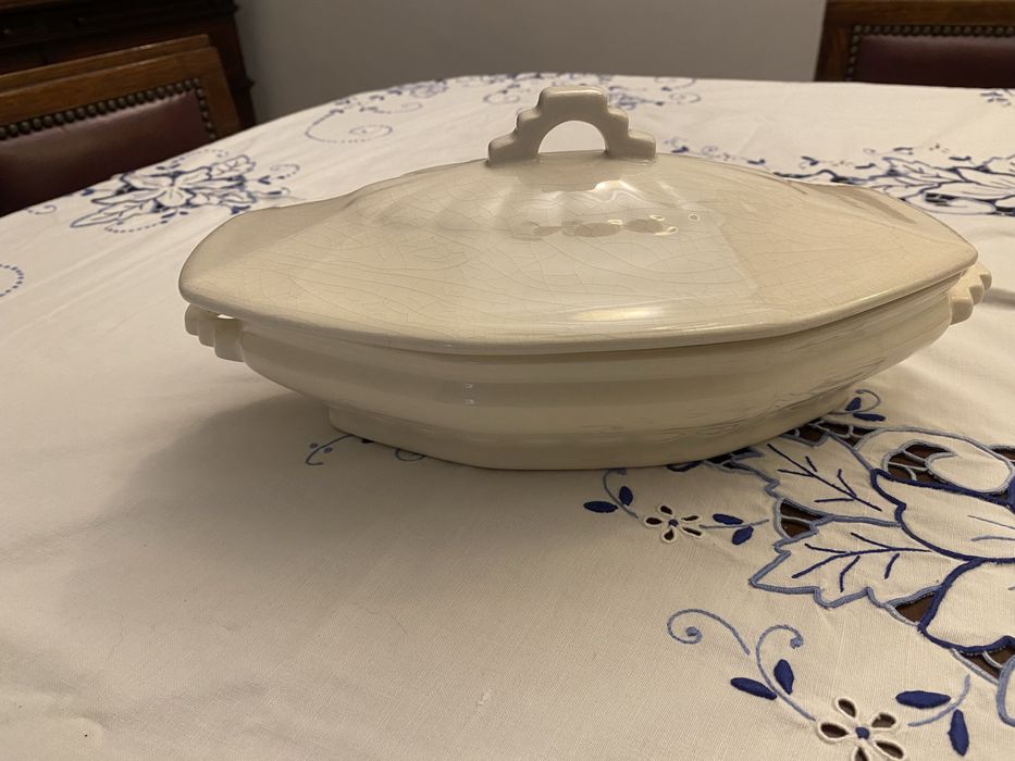 Terrina em louça antiga