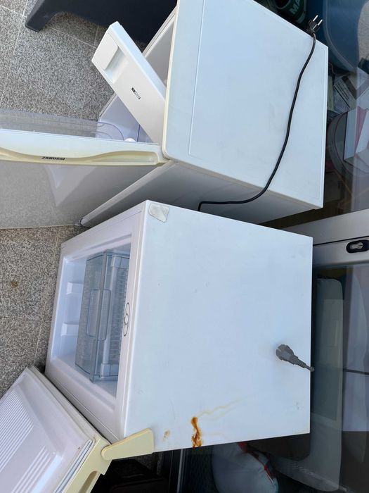 Compact Refrigerator513121608406804481