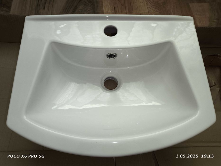 nowa nieużywana umywalka (szerokość 46,5cm, głębokość 35,5cm)