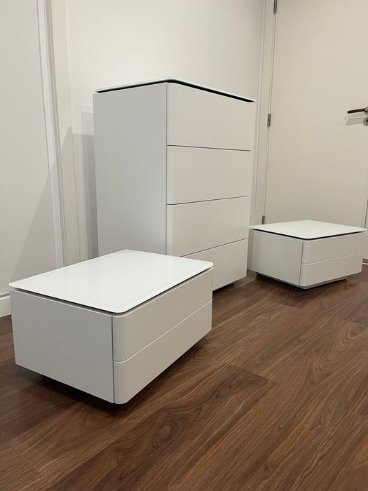 Aparador/Camiseiro 4 gavetas lançado branco com led Antarte