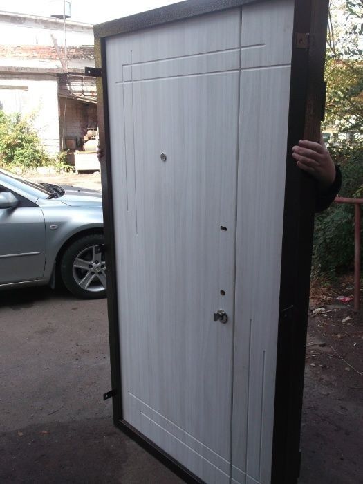 Нестандартные металлические двери с МДФ накладками