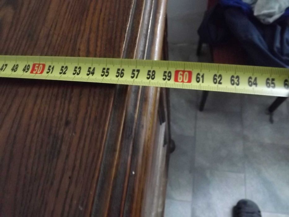 Stara zabytkowa drewniana komoda z szufladami