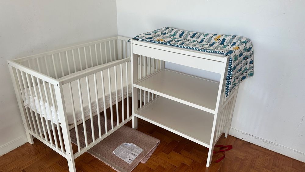 Berço e trocador IKEA