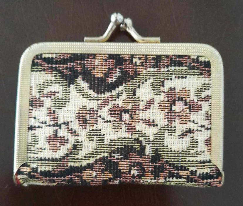 Porta moedas em Tapeçaria Floral Vintage com fecho duplo