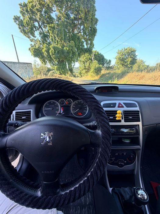 Peugeot 307 1.4 HDi – Económico e Fiável
