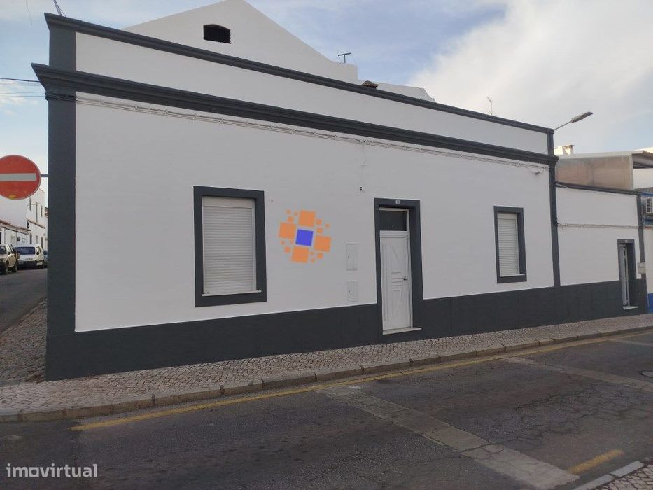 Moradia com quintal no centro de Reguengos de Monsaraz