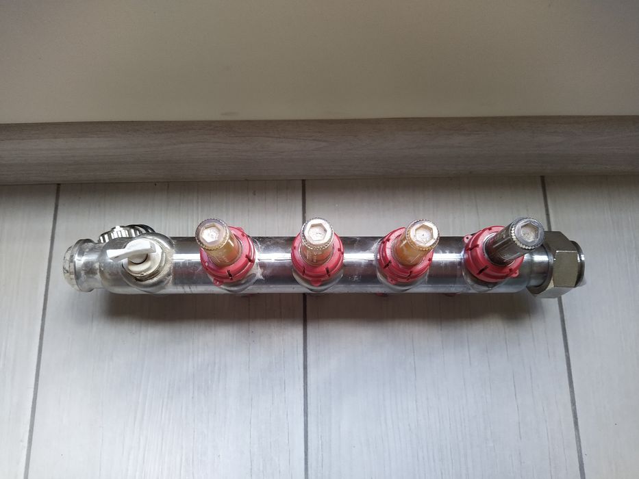 Розділювач для теплої підлоги