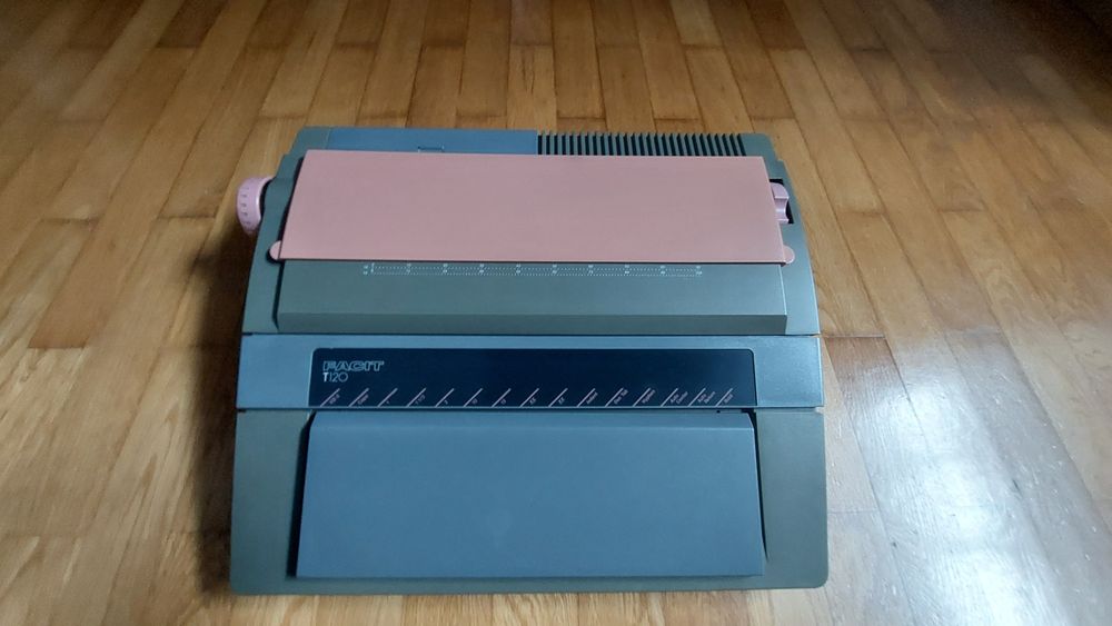 Máquina escrever Facit T120