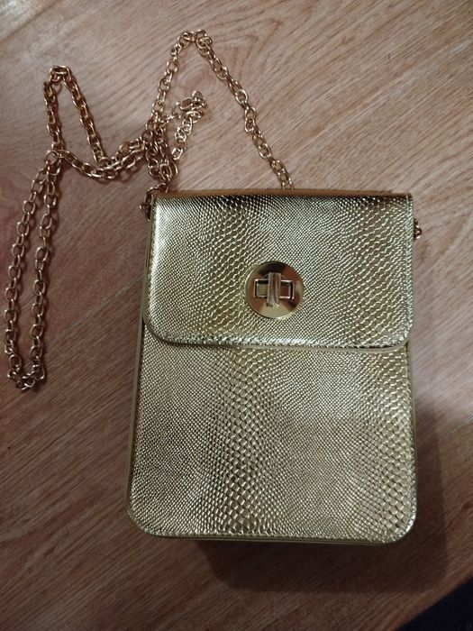 Сумочка стильна золота нарядна