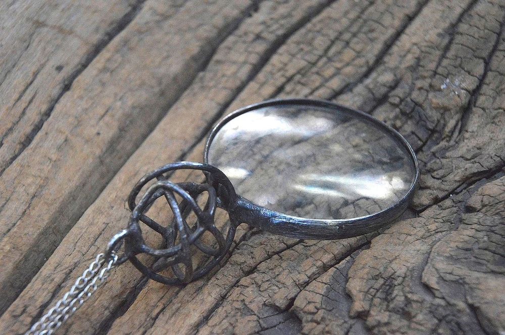 Kula - wisior lupa na łańcuszku