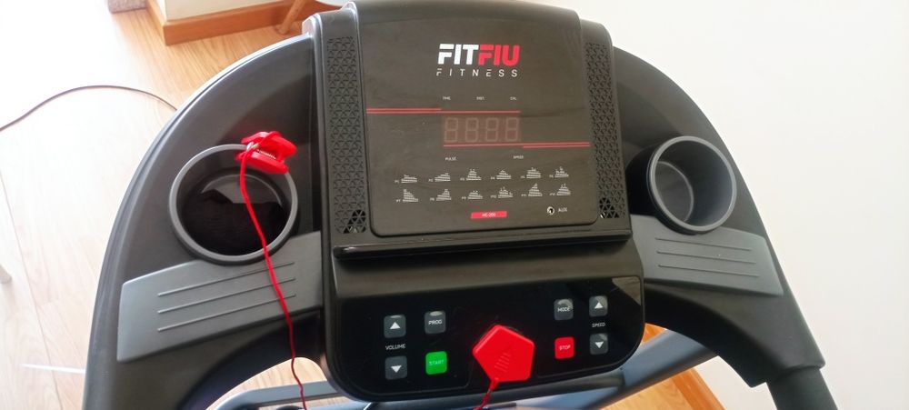 Treadmill as good as new, functioning perfectly well64740943186307123