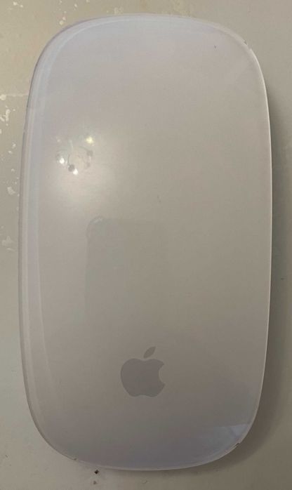 Две клавиатуры.  Apple A1243 и  А1314. Мышь А1152 Цена за все.