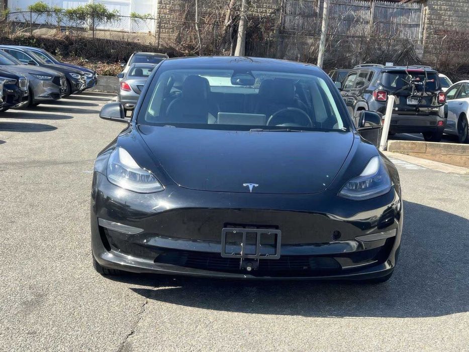 Tesla Model 3      2021