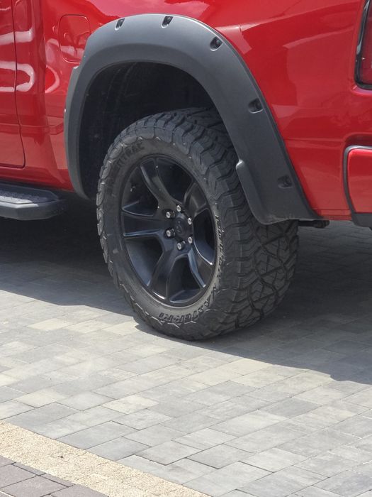 Alufelgi  z oponami ram 1500 20 cali 33x12.50 r20