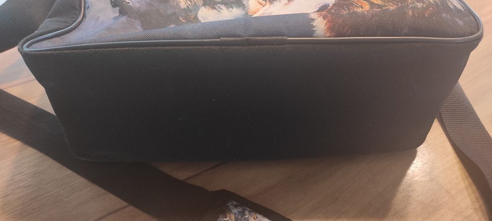 Torba na ramię A4 czarna z wilkiem