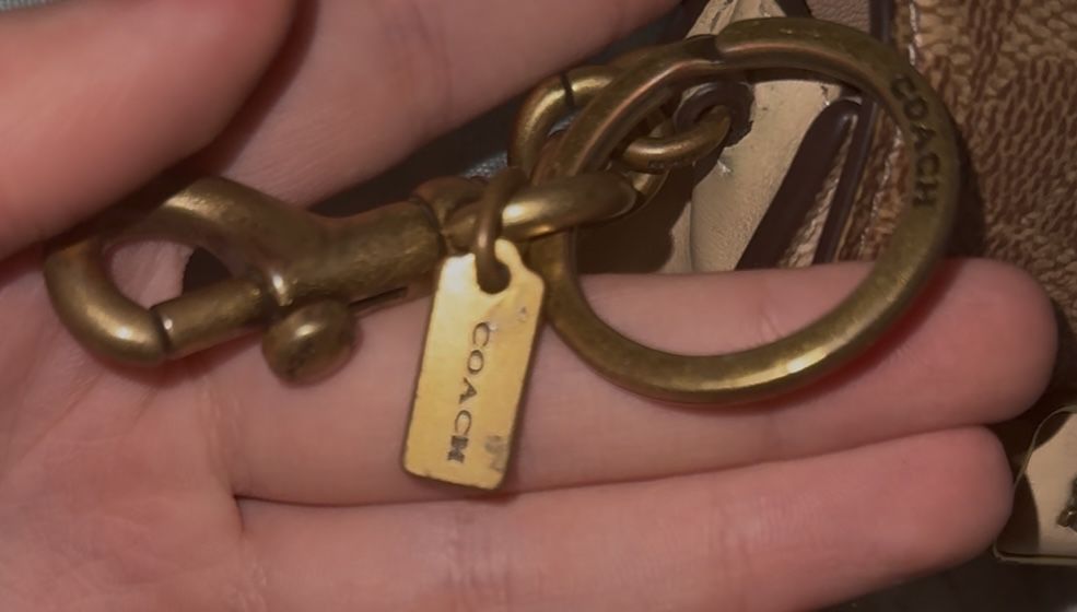 міні-гаманець Coach Alie Coin Purse Pendant (брелок, чохол для навушників)