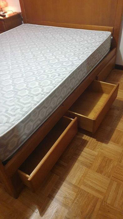Quarto com varanda e TV