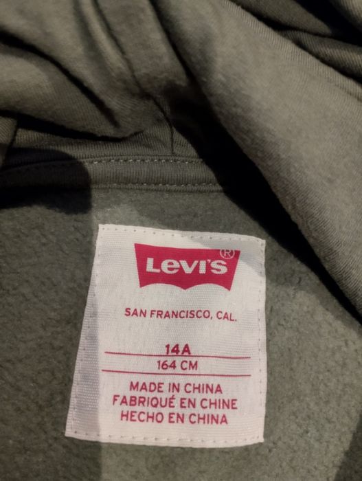 Sweat Levis com capuz  como nova