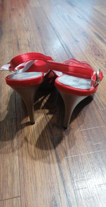 Buty na koturnie