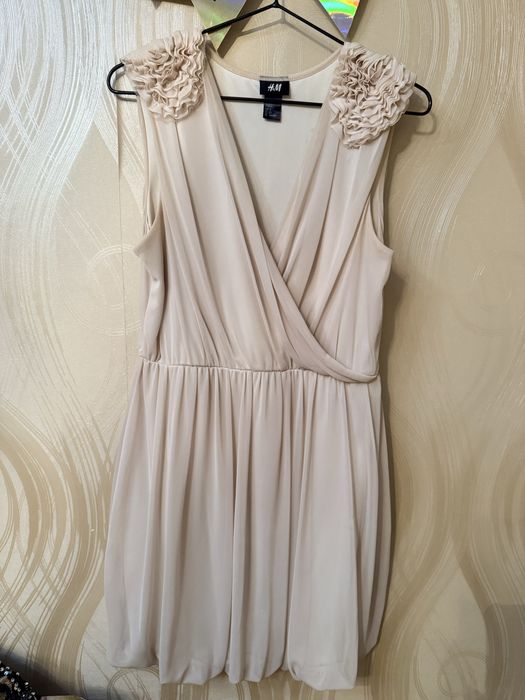 Продам платья разные.