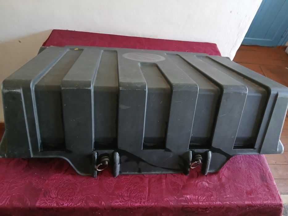 Продам кришку акумуляторного відсіку на MAN